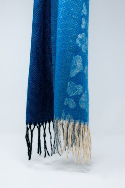 Supersoft scarf with tassels in blue