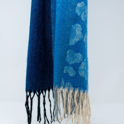 Supersoft scarf with tassels in blue