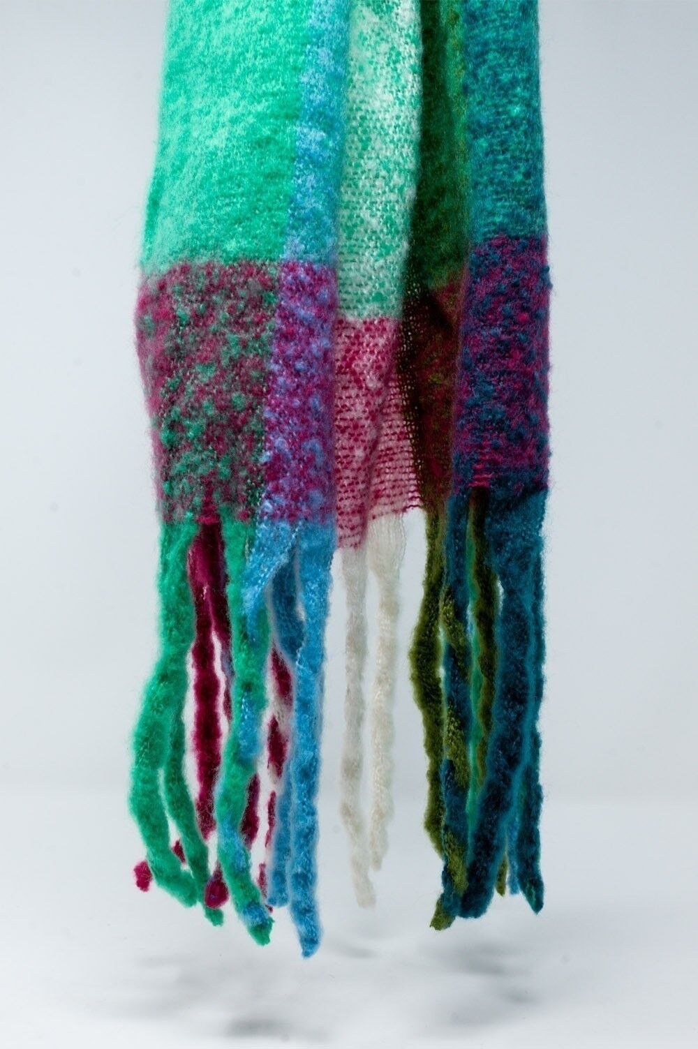 Soffice sciarpa con nappine a quadri verde brillante