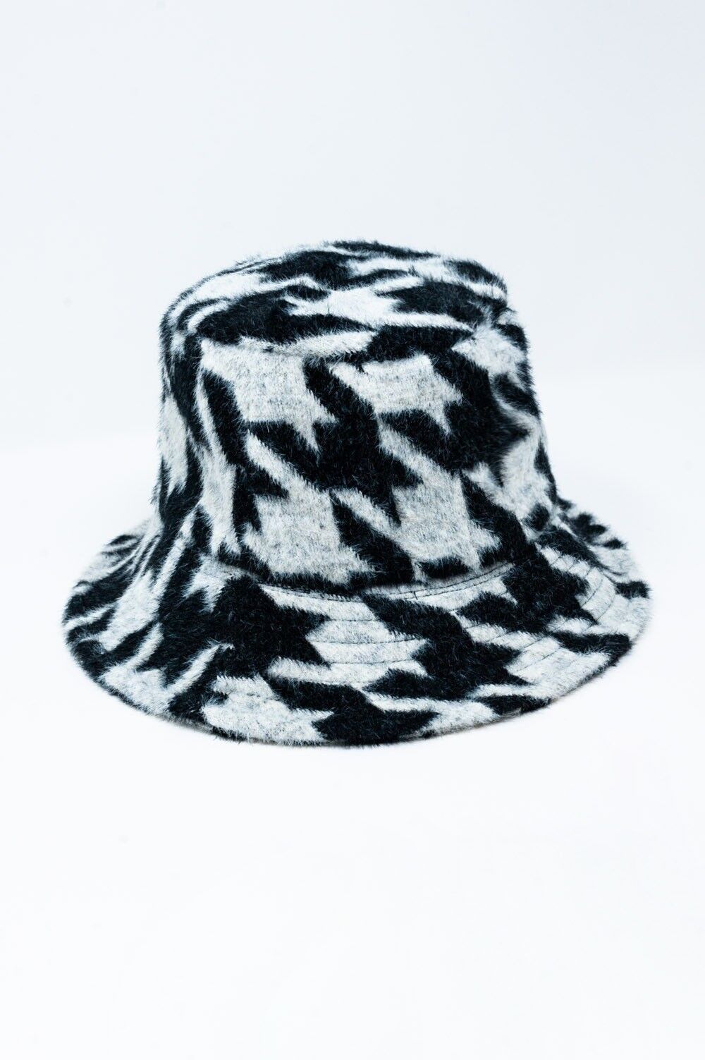 Cappello a secchiello in pied de poule nero