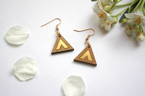 Boucles d’oreilles triangles en bois avec chevrons dorés