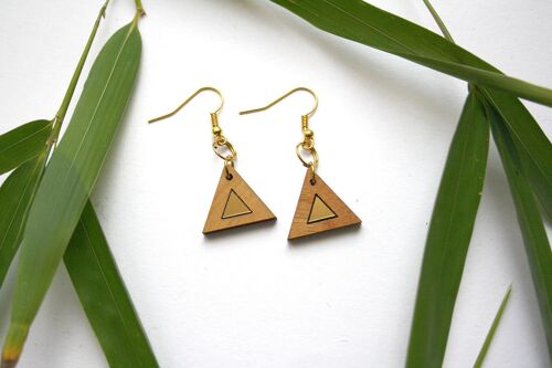 Boucles d’oreilles triangle pendantes incrustation dorée