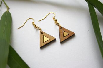 Boucles d’oreilles triangle pendantes incrustation dorée 3