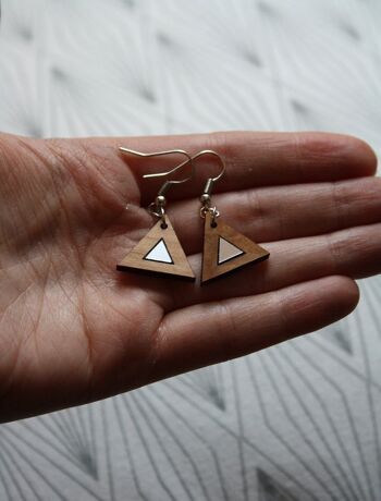 Boucles d’oreilles triangle pendantes incrustation argentée 4