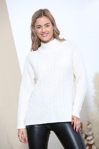 Pull en maille col montant blanc 1