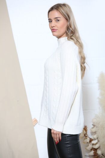 Pull en maille col montant blanc 2