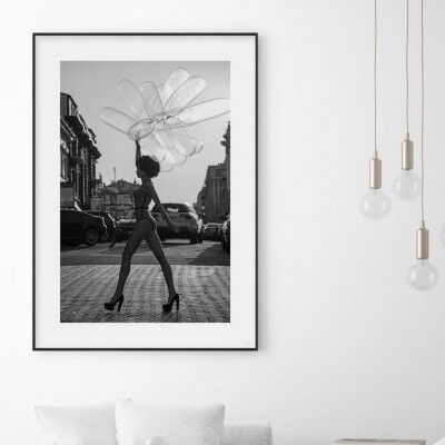 Poster, Woman and balloons - 13x18 cm