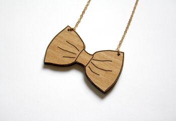 Collier noeud papillon en bois, chaîne dorée 1