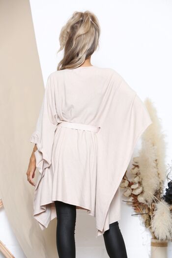 Poncho d'hiver beige avec ceinture scintillante 3