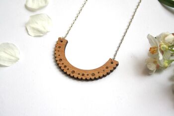 Collier dentelle géométrique en bois, chaîne argentée 5