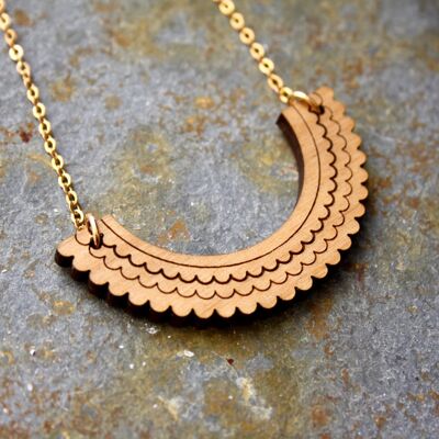 Engraved wood necklace, graphic "cloud" lace bib, golden chain