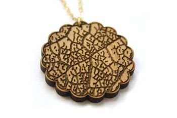 Collier bois avec pendentif feuille d’arbre, motif nervures, chaine dorée 4