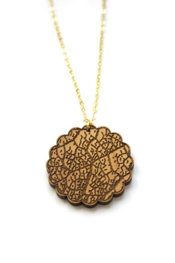 Collier bois avec pendentif feuille d’arbre, motif nervures, chaine dorée 5