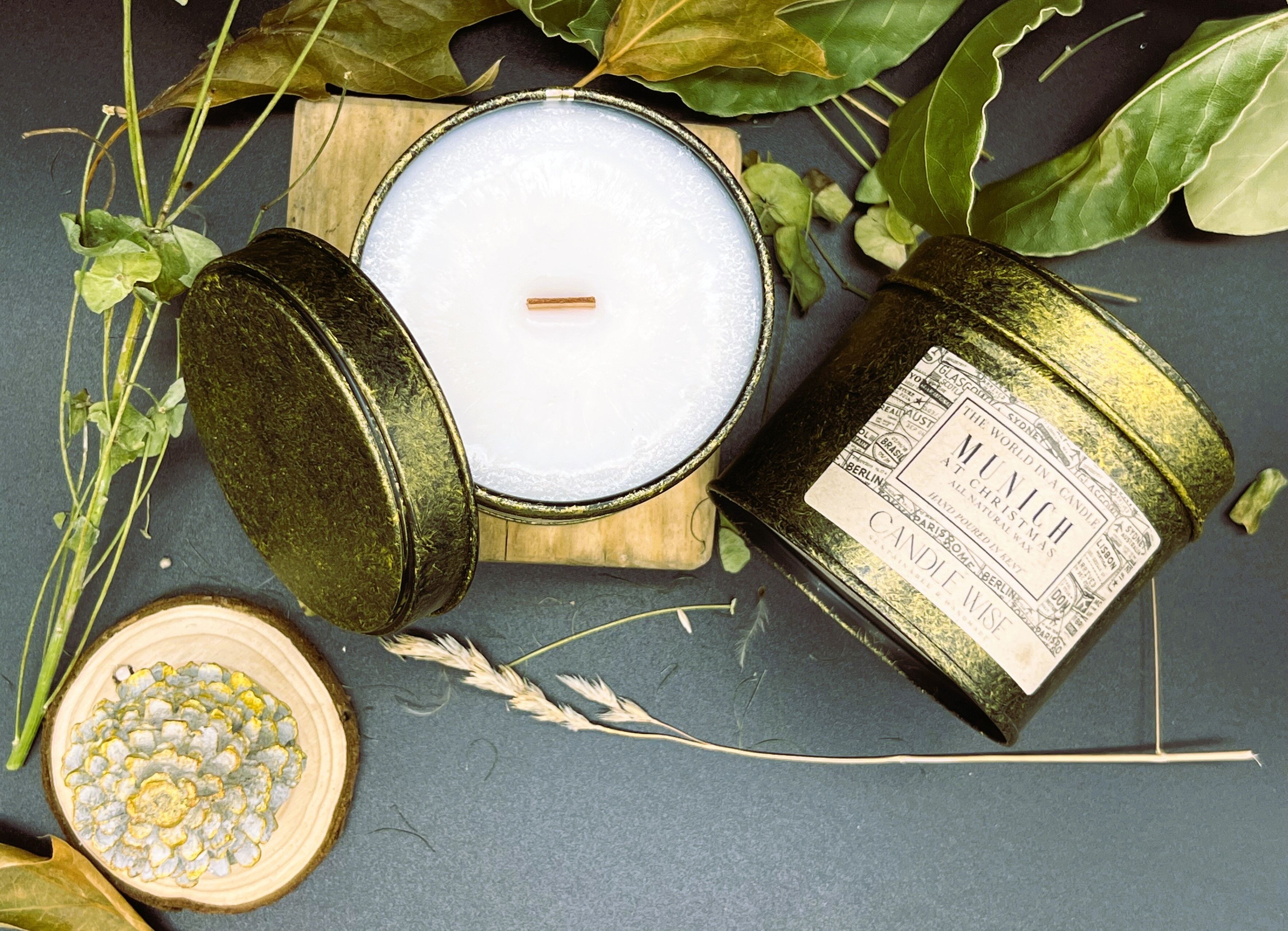 WEIHNACHTSKERZE HANDGEMACHTE NELKEN, MUSKATS, INGWER, WACHOLDER