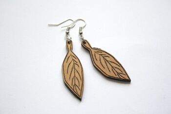 Boucles d’oreilles feuille d’arbre en bois, attaches argentées 1