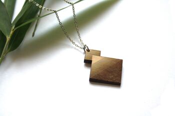 Collier avec pendentif cubique en bois, couleur marron dégradé, chaîne argentée 5