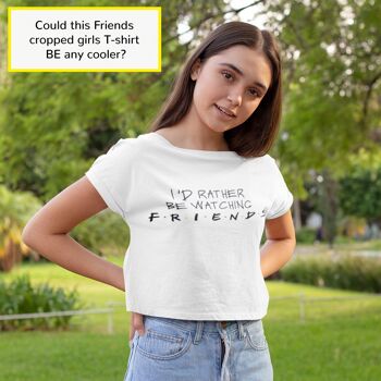 Les amis préfèrent regarder les filles T-shirt court 4