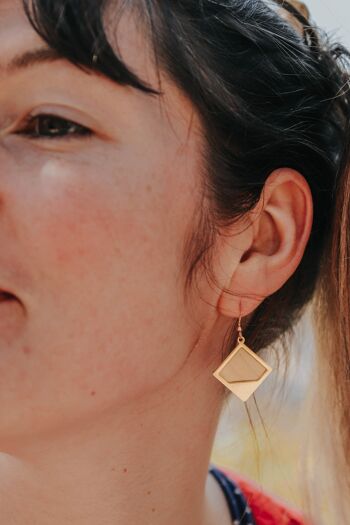 Petites boucles d’oreilles Sierra en bois de sycomore 1