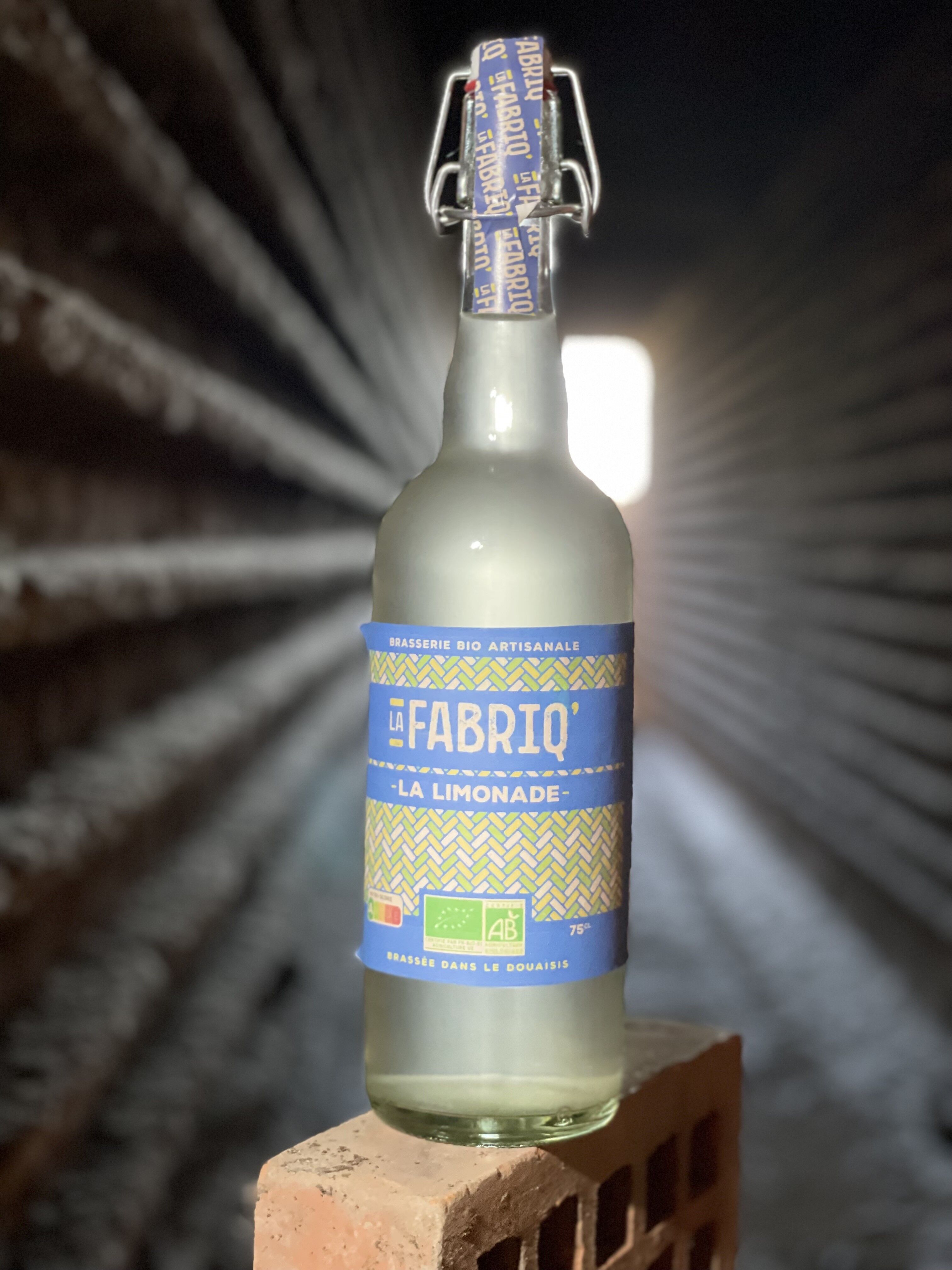 Bio-Handwerkslimonade mit natürlichen Zitronenaromen