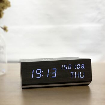 Horloge en bois à chargement sans fil X-EQ 4