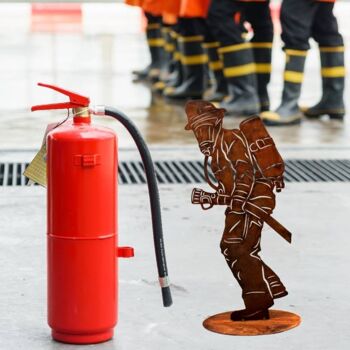 Figurine déco rouille | Pompier sur plaque de sol | 20cm 4