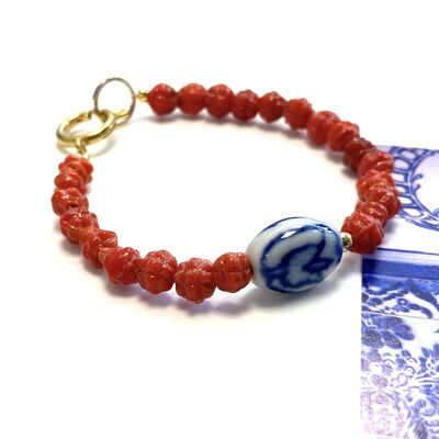 Bracelet coral with Delft blue bead / Holland-collection