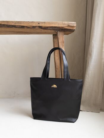 Grand sac à bandoulière en cuir végétalien noir Nara, sac fourre-tout 6