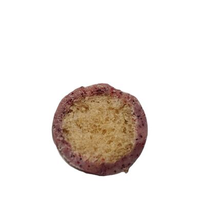 Cereal ball coated with white chocolate with bulk blackcurrant - organic