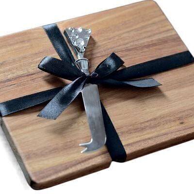 ACACIA CHEESE BOARD WITH CHEESE DESIGN CUTLERY