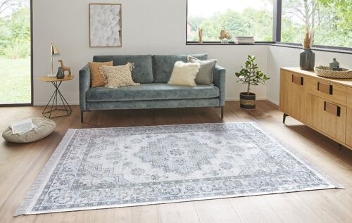 Oriental Velvet Carpet with Fringes Antique Heriz