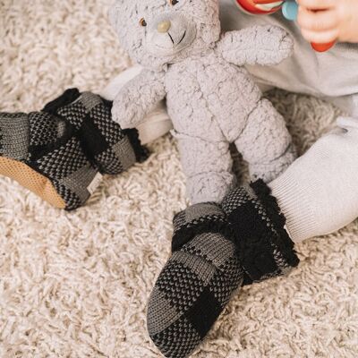 Zapatillas calcetines tipo botin para bebe y niño en Ajedrez Negro y Gris (El mismo patrón disponible en infantil)