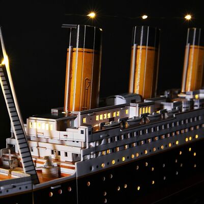 Leuchtendes 3D-Puzzle Titanic XL Multicolor