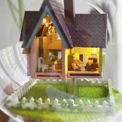 Maqueta miniatura 3D flying house wonderland 12x12x12 cm. Multicolor