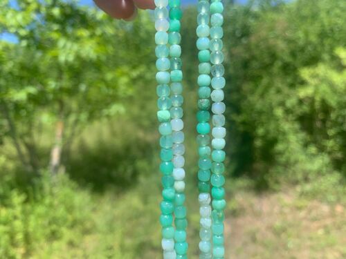 Perles en chrysoprase, forme carré facetté