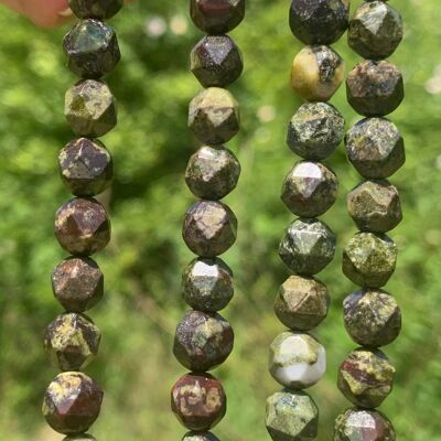 Perles en jaspe sang de dragon forme diamant 8mm