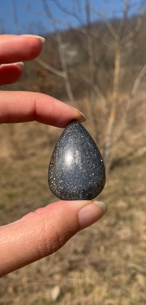 Quartz avec inclusions de graphite 8