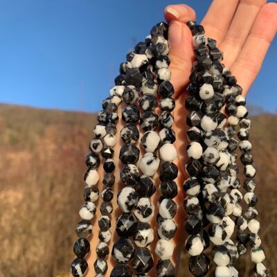 Perles en jaspe zebré noir, forme diamant entre 6 et 10mm - 6mm