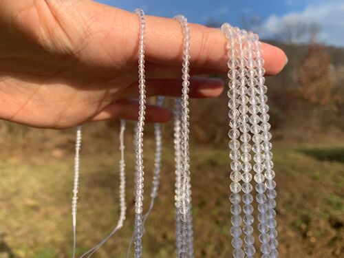 Perles en cristal de roche facettées entre 2 et 4mm - 2mm