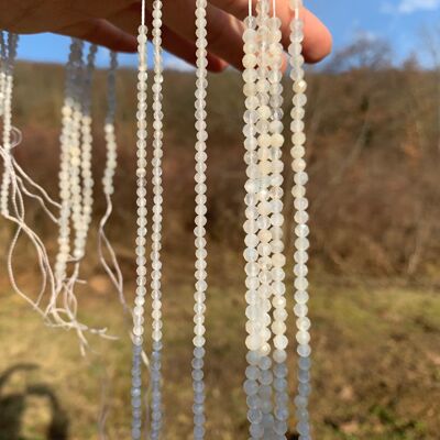 Perles en pierre de lune blanche facettées entre 2 et 4,5mm - 4-4,5mm