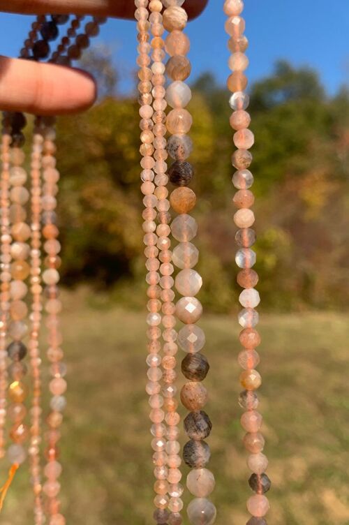 Perles en pierre de lune multicolore facettées entre 2 et 5,5mm - 2-2,5mm