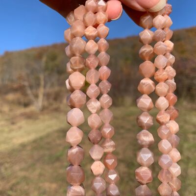 Perles en pierre de lune pêche, forme diamant entre 8 et 10mm - 10mm
