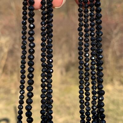 Perles en spinelle noir facetté entre 3 et 4mm - 4mm