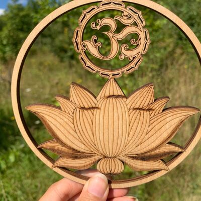 Lotus avec Om en bois - 14cm