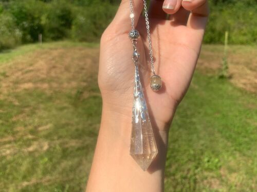 Pendule en quartz avec inclusions de rutile