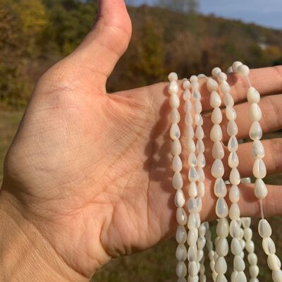 Perles en nacre blanche forme goutte - 5 x 8mm