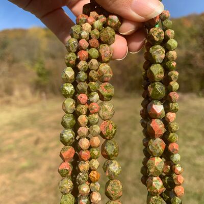 Perles en unakite, forme diamant entre 6 et 10mm - 6mm