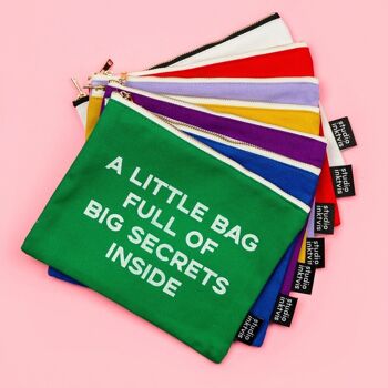 A LITTLE BAG FULL OF BIG SECRETS trousse de maquillage pochette en toile vert 4