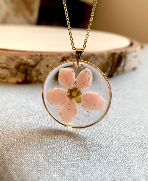 Collier fleur séchée de cerisier rose résine, pendentif rond doré