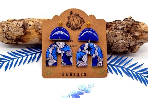 Boucles d'oreilles ethniques en forme de arche motifs wax bleu blanc fleurs ginkgo cadeau noël