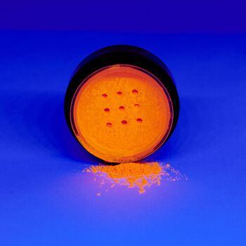 Neon Orange Eye Dust Formule végétalienne et sans paraben qui brille sous la lumière UV 2